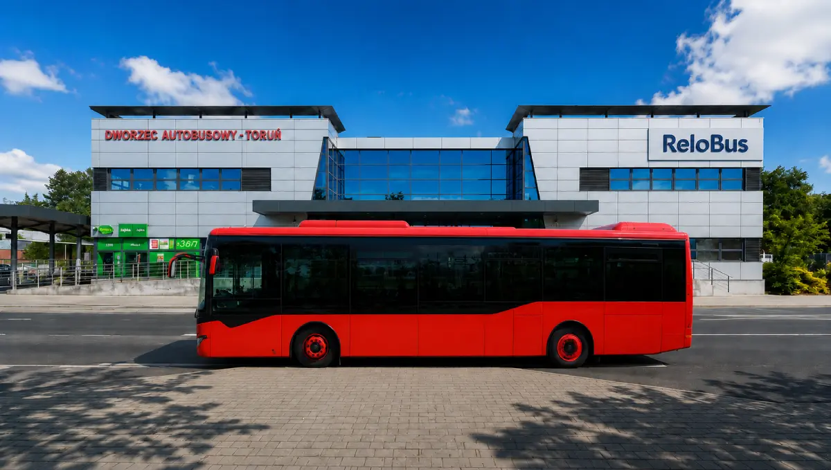Dworzec Autobusowy w Toruniu przy ul. Dąbrowskiego — widok z zewnątrz
