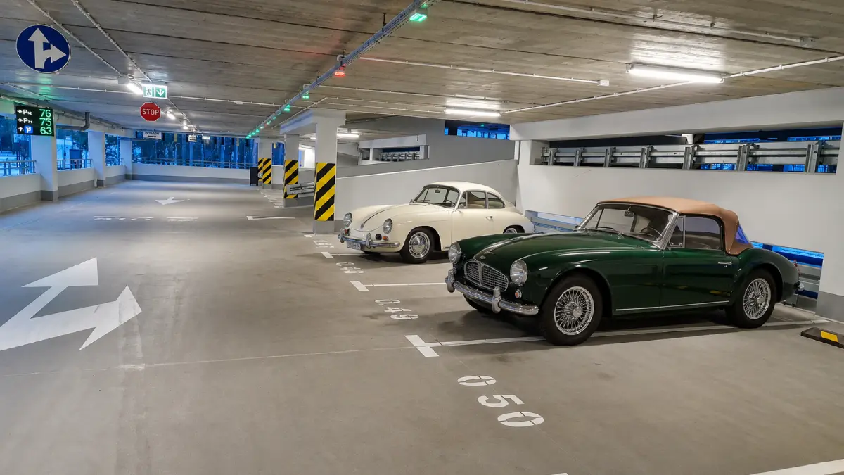 Wjazd do parkingu wielopoziomowego Park & Ride (P&R) w Toruniu
